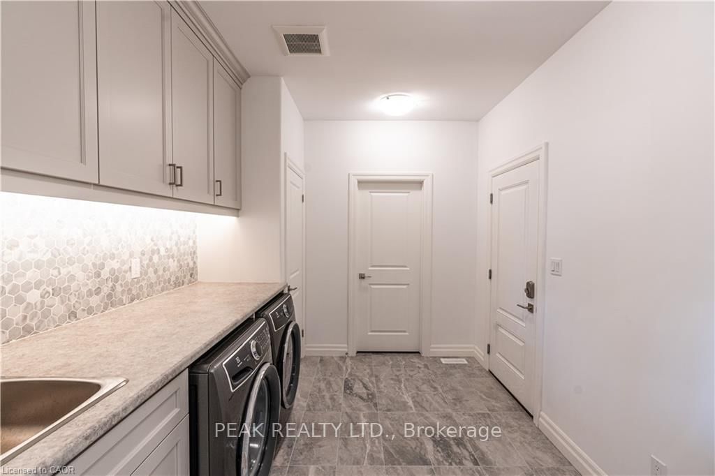 Detached House for sale at 21 Hudson Drive, Brant, Ontario, N3T 0V6 - Brantford Twp - MLS: X13615744