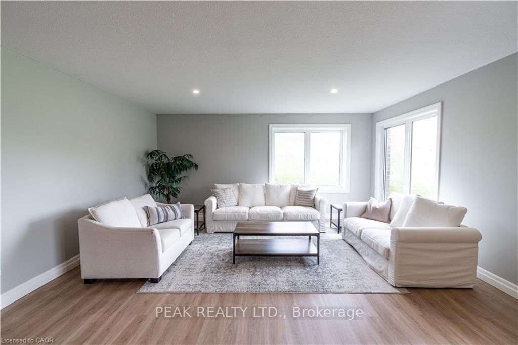 Detached House for sale at 21 Hudson Drive, Brant, Ontario, N3T 0V6 - Brantford Twp - MLS: X13615744