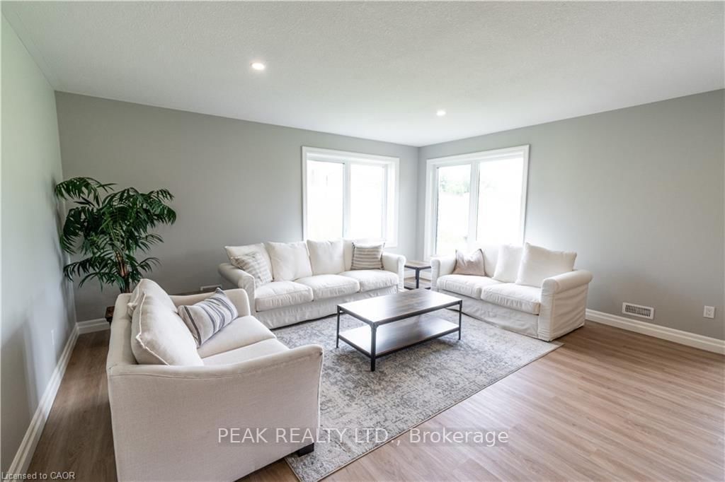 Detached House for sale at 21 Hudson Drive, Brant, Ontario, N3T 0V6 - Brantford Twp - MLS: X13615744