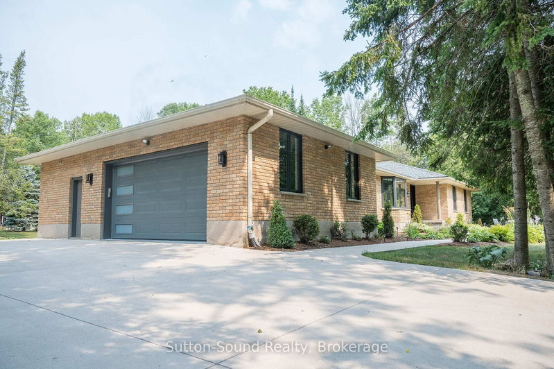 286 Balmy Beach Rd N photo 5