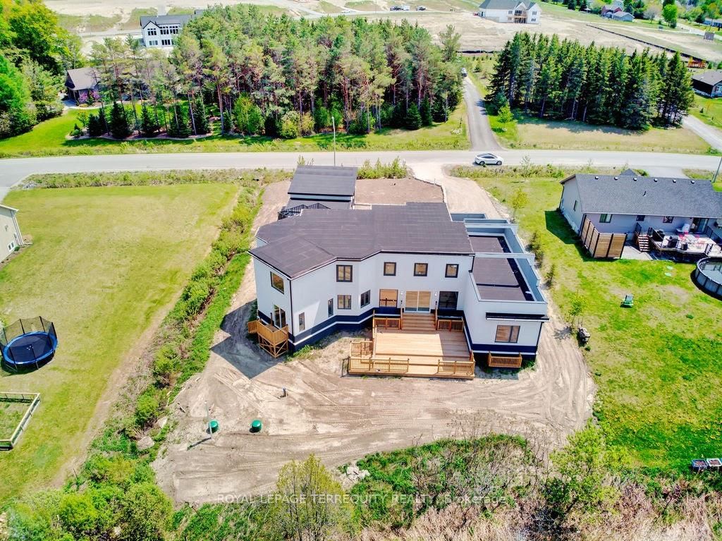 9 Rustlewood Avenue, Kawartha Lakes 2