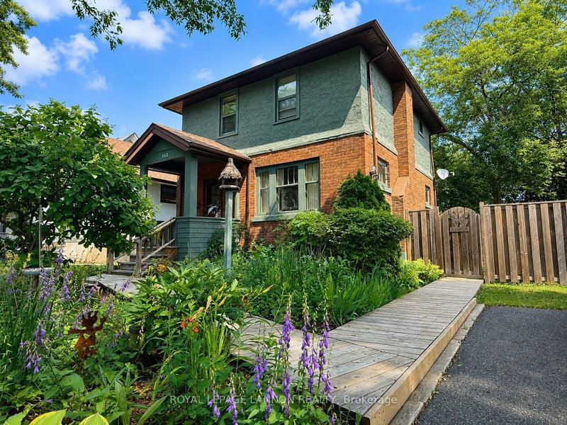 362 Brodie Street N