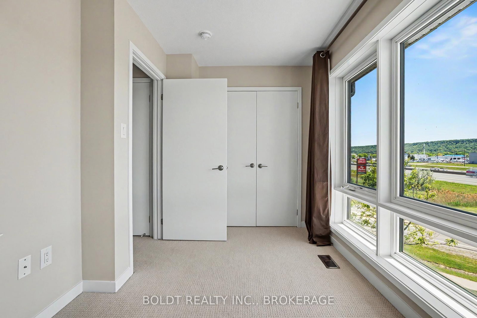 510 North Service Road • #13 • Grimsby, ON photo 24