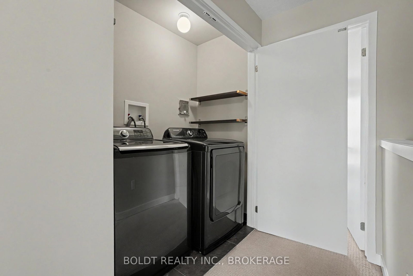 510 North Service Road • #13 • Grimsby, ON photo 25