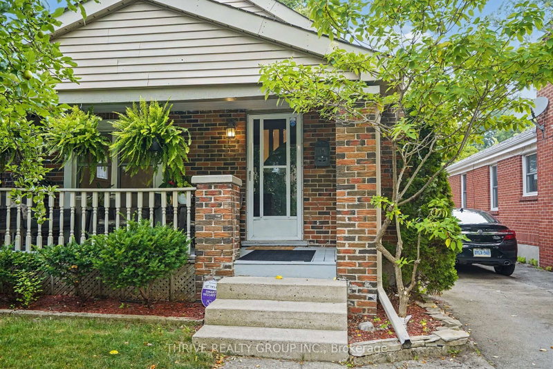 10 Byron Avenue E