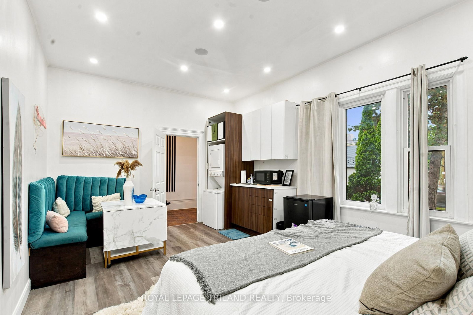 Listing Image 9