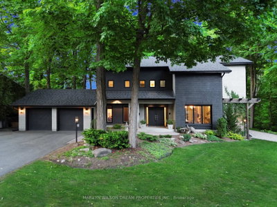 Detached House for sale at 11 Burrows Road, Ottawa, Ontario, K1J 6E5 - Rothwell Heights - MLS: X13616896