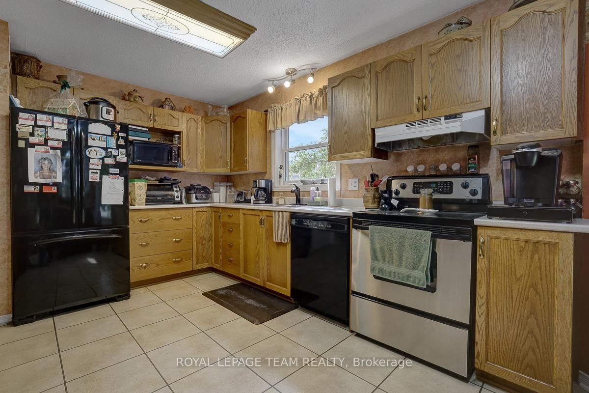 110 Alfred Street • North Grenville, ON photo 15