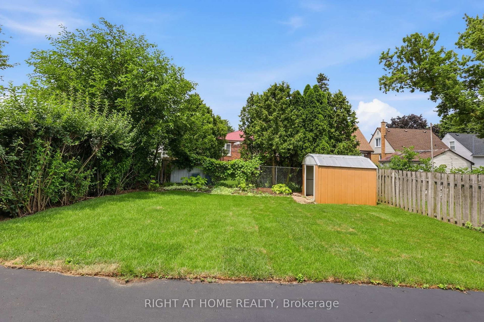 156 E 36th Street • Hamilton, ON photo 39