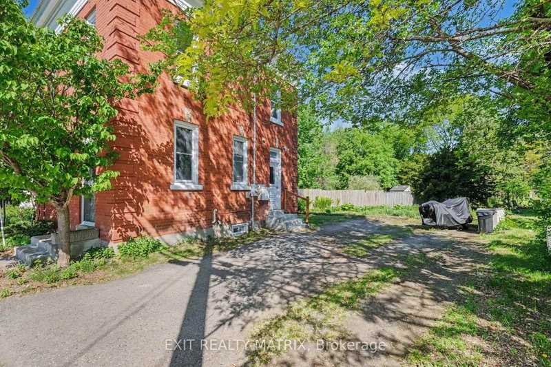 5505 Osgoode Main Street