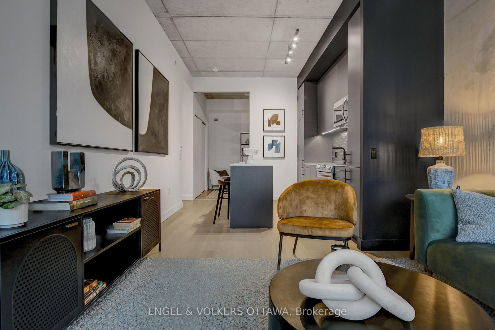 Listing Image 23