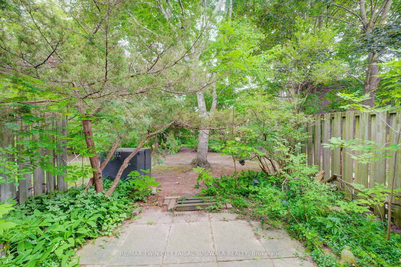 14 - 201 Silvercreek Parkway N