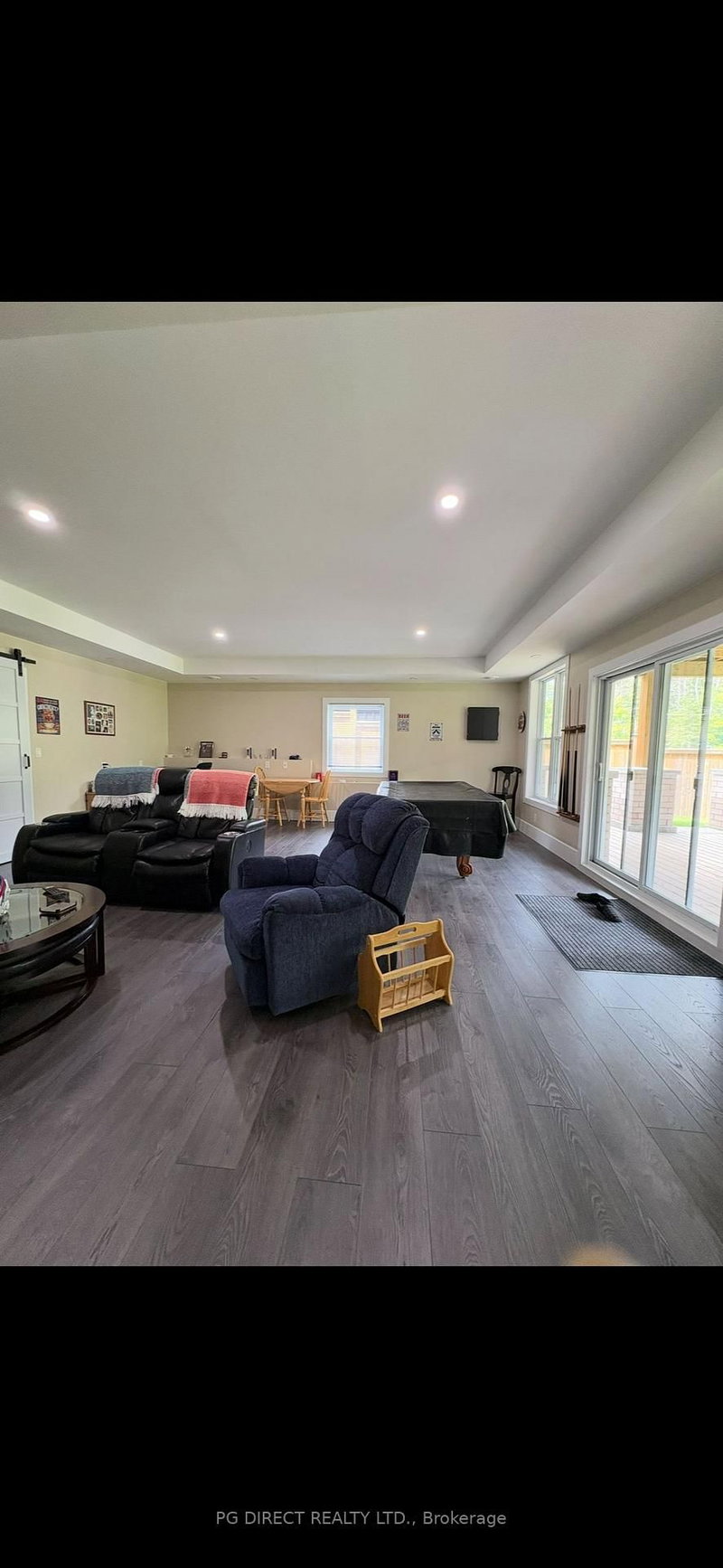16 Woodstream Drive W