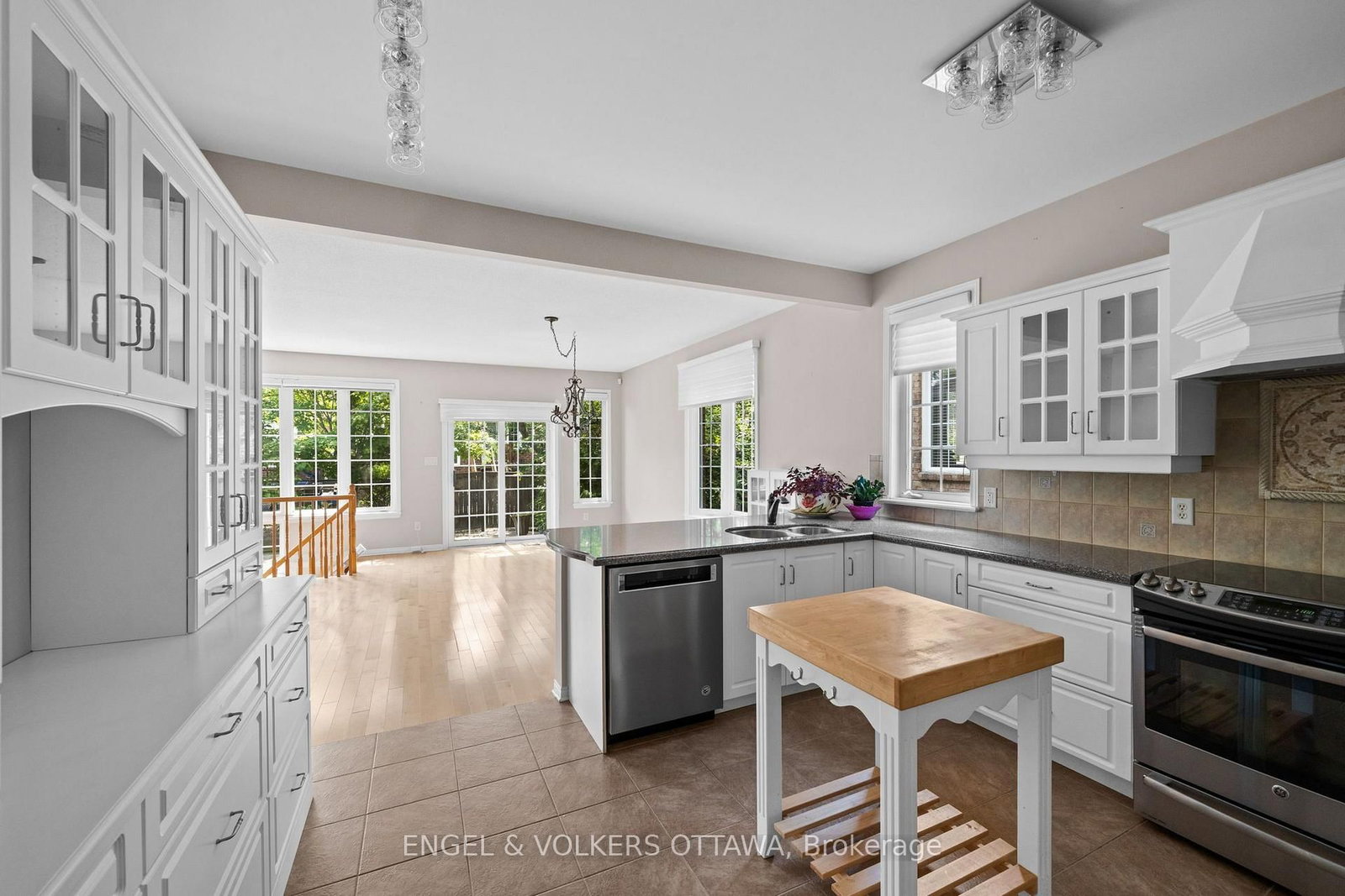 205 Cairnsmore Circle • Ottawa, ON photo 10