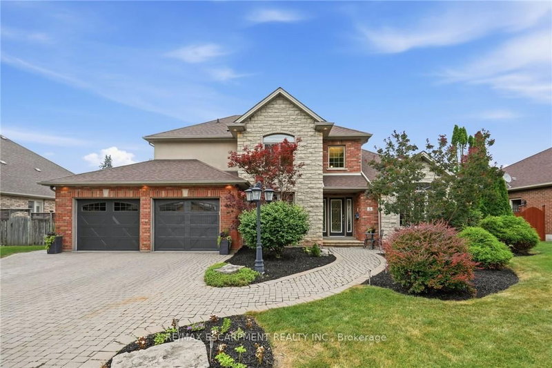 5 Manor Crescent