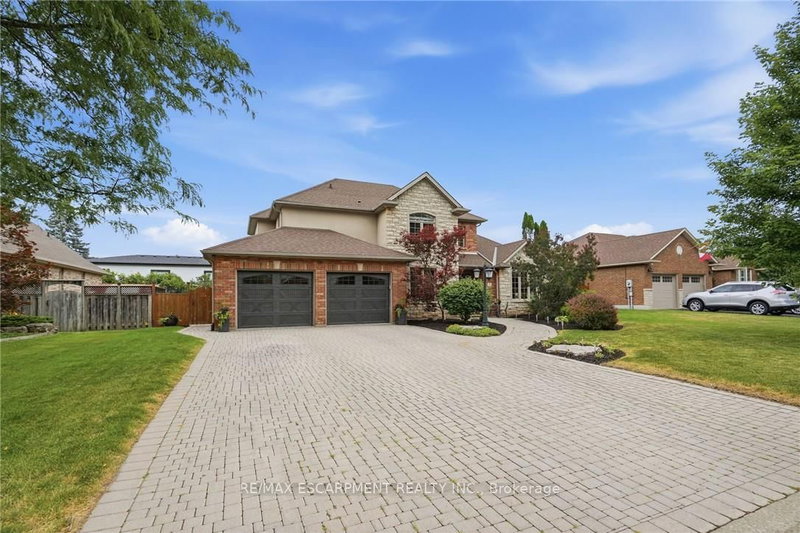 5 Manor Crescent