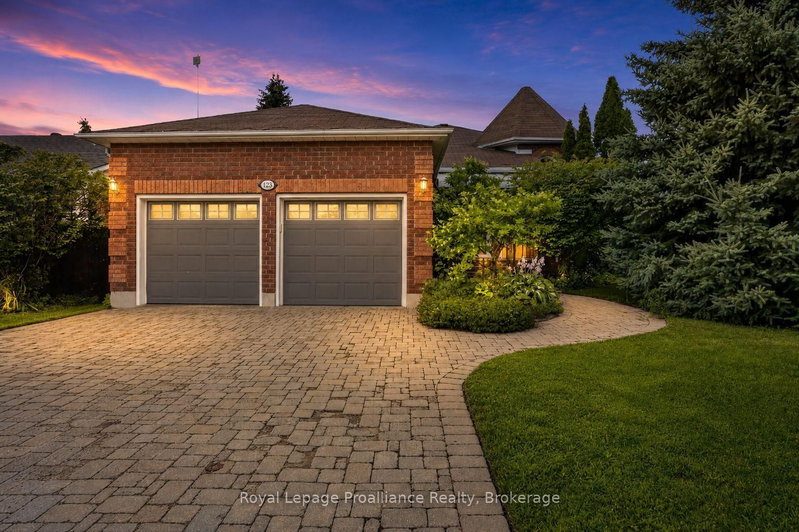1423 Glenforest Crescent