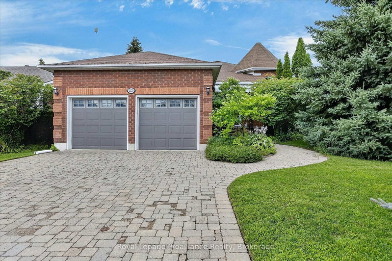 1423 Glenforest Crescent