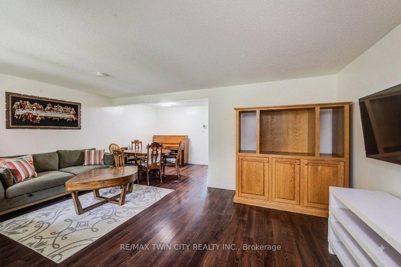 15 - 285 SANDOWNE Drive