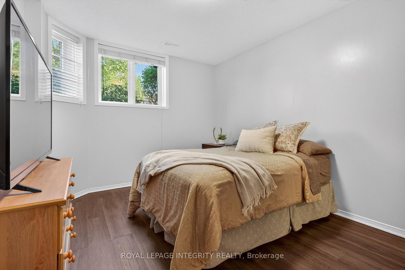 256 Cresthaven Drive • Ottawa, ON photo 15