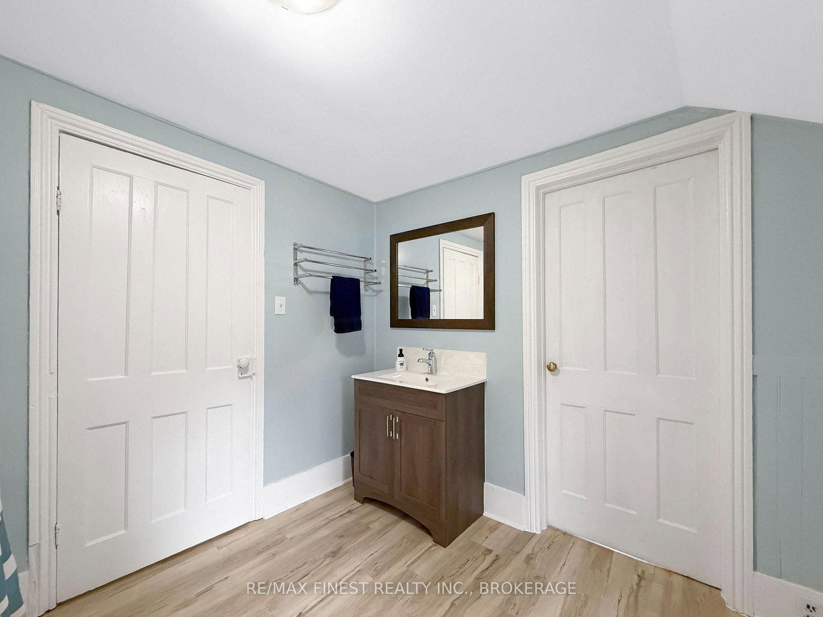 215 Brock Street • Gananoque, ON photo 21