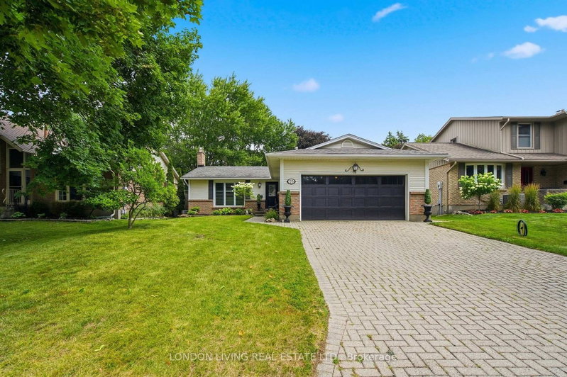 23 Greenbrier Crescent