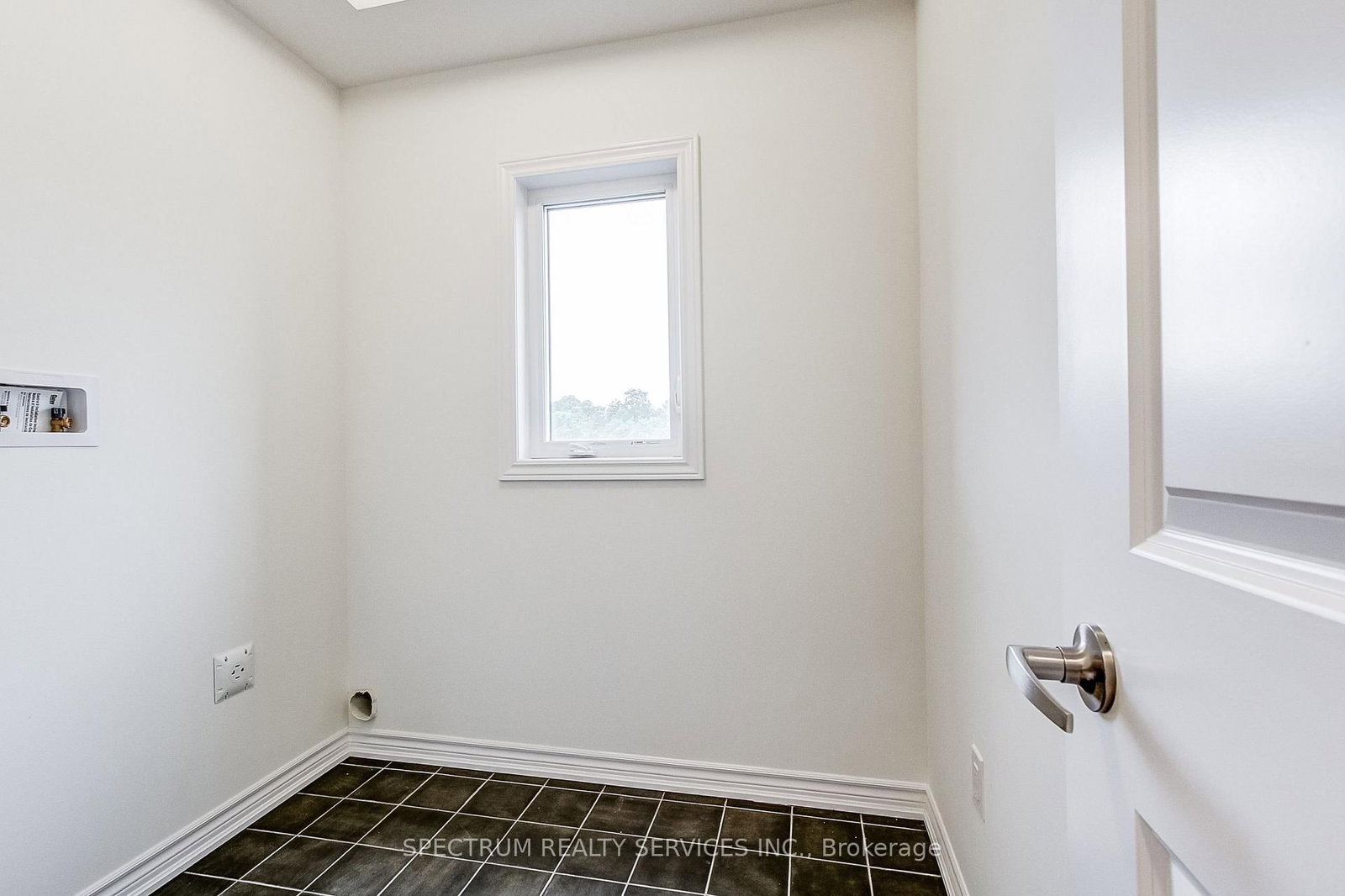 31 Strickland Avenue • Brant, ON photo 15