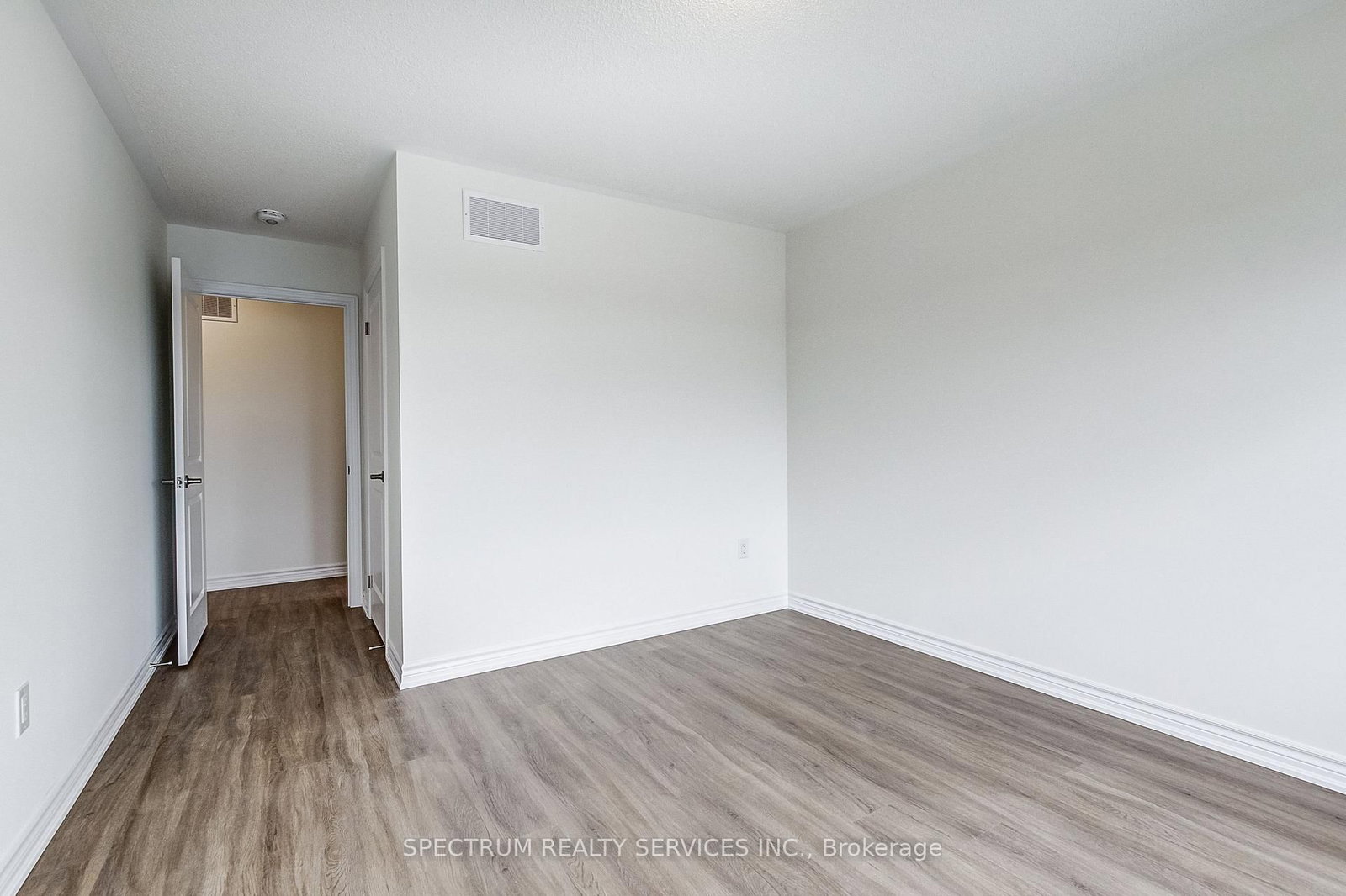 31 Strickland Avenue • Brant, ON photo 38