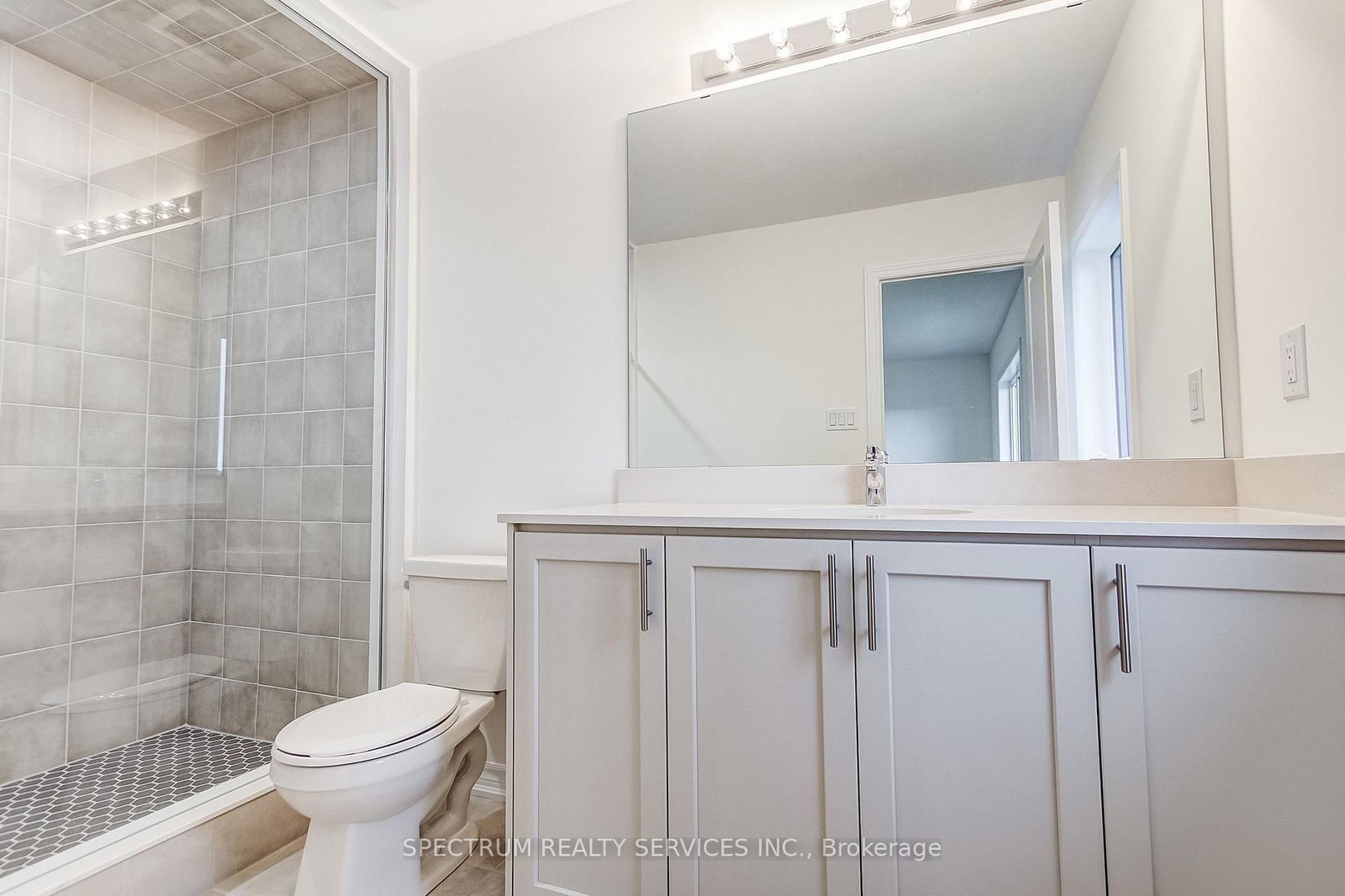 31 Strickland Avenue • Brant, ON photo 43