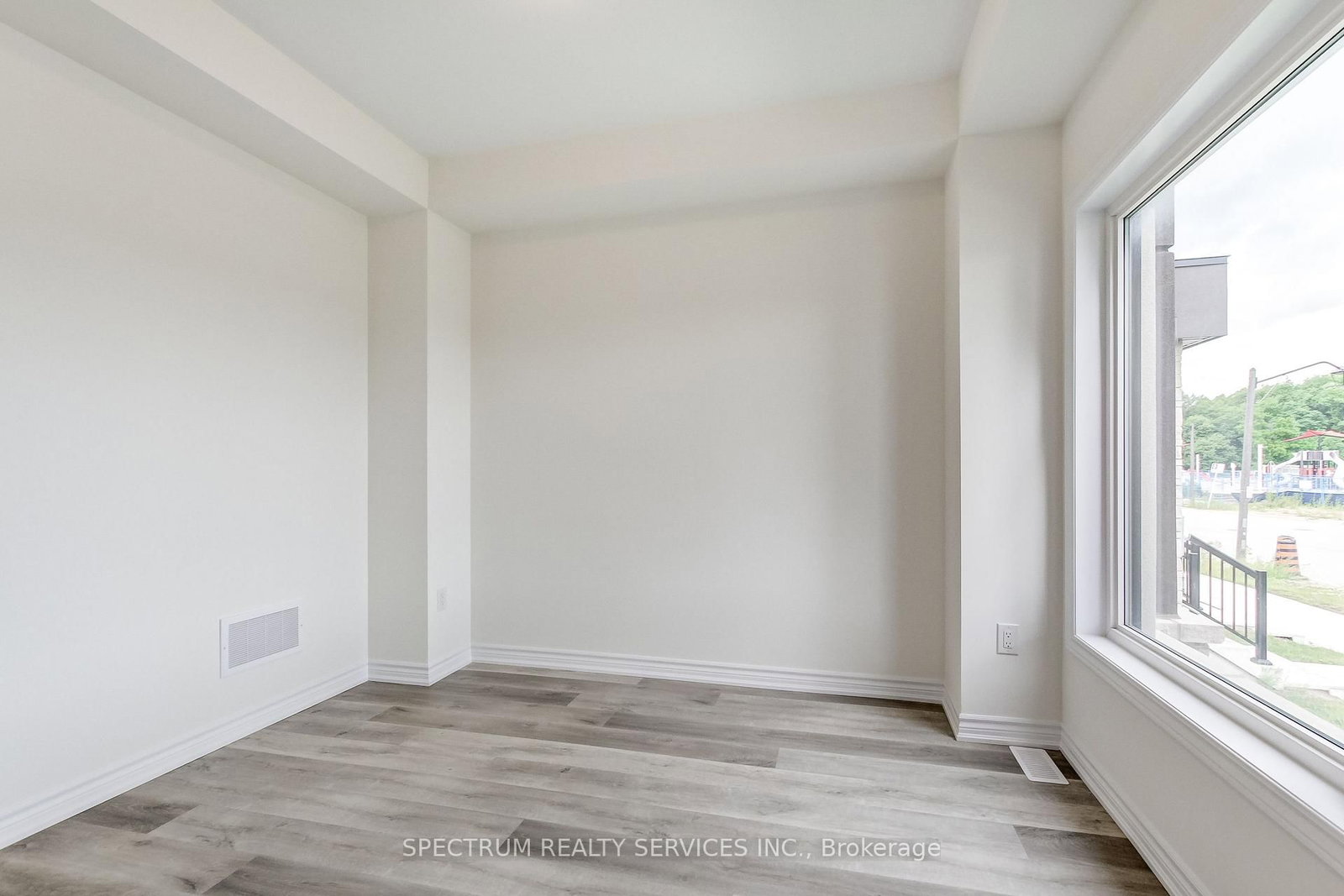 27 Strickland Avenue • Brant, ON photo 11