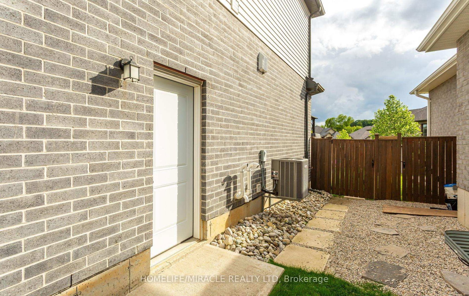 498 Fairway Road • Woodstock, ON photo 43