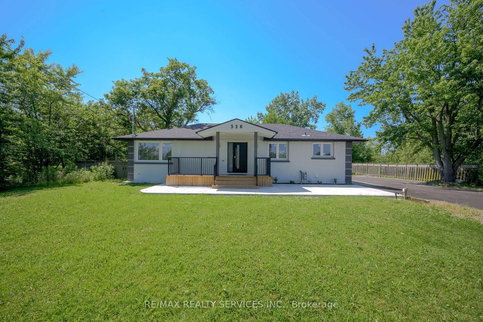 326 Mountain Road • Grimsby, ON photo 1