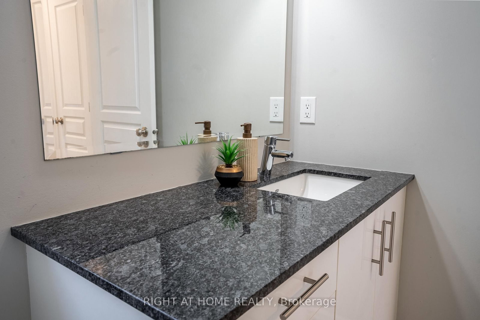 151 CAMBIE Road • Ottawa, ON photo 28