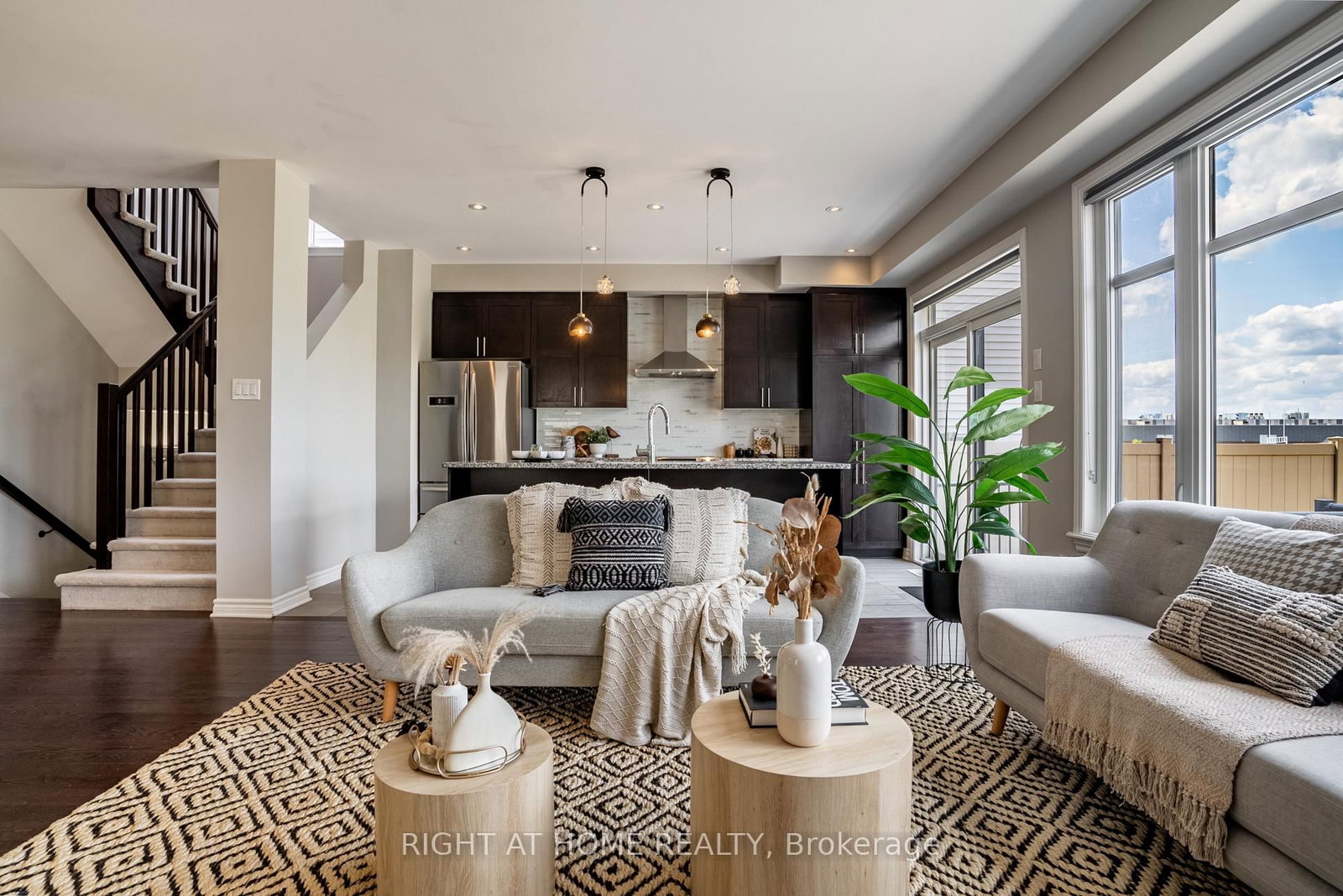 151 CAMBIE Road • Ottawa, ON photo 9