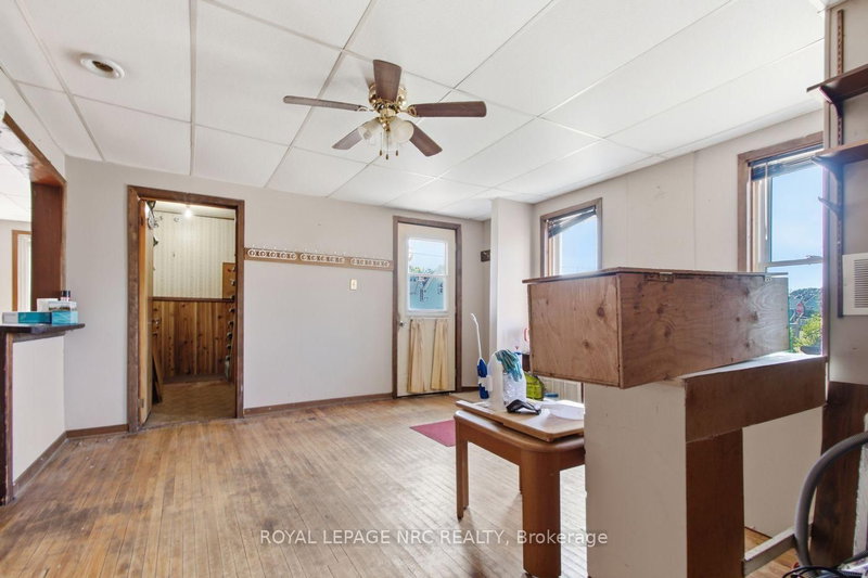 592 Fielden Ave photo 5