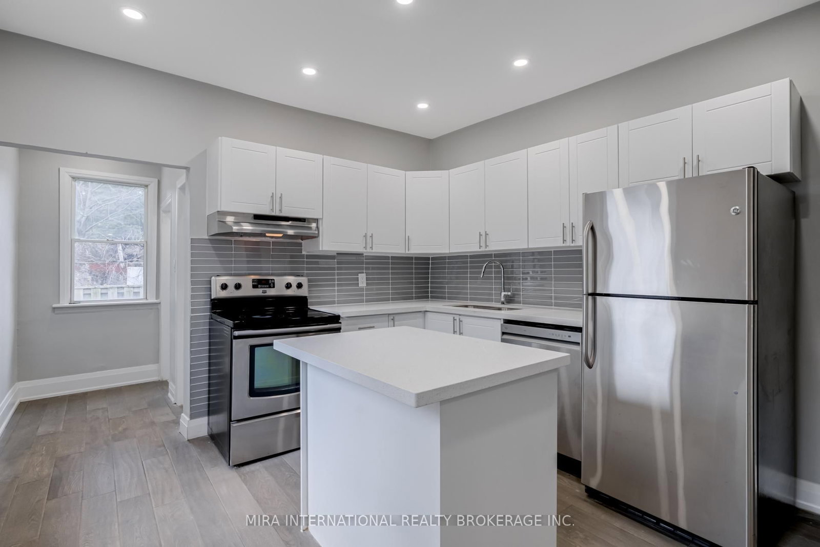 B - 495 Ferguson Avenue N, Hamilton 4