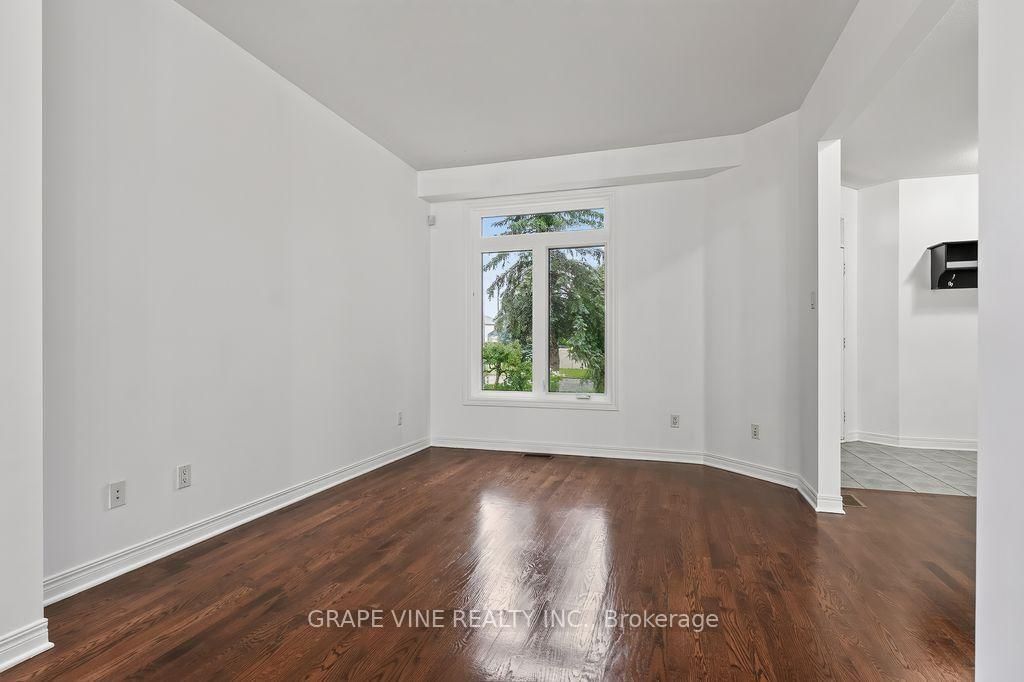 105 Rowallen Place • Ottawa, ON photo 11