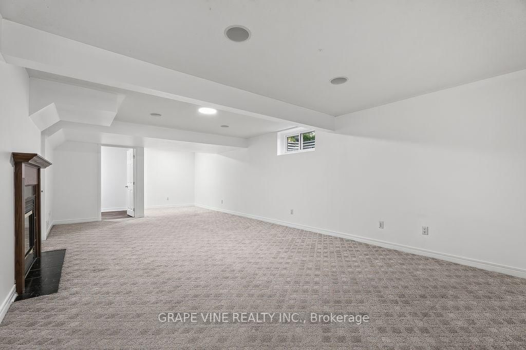 105 Rowallen Place • Ottawa, ON photo 32
