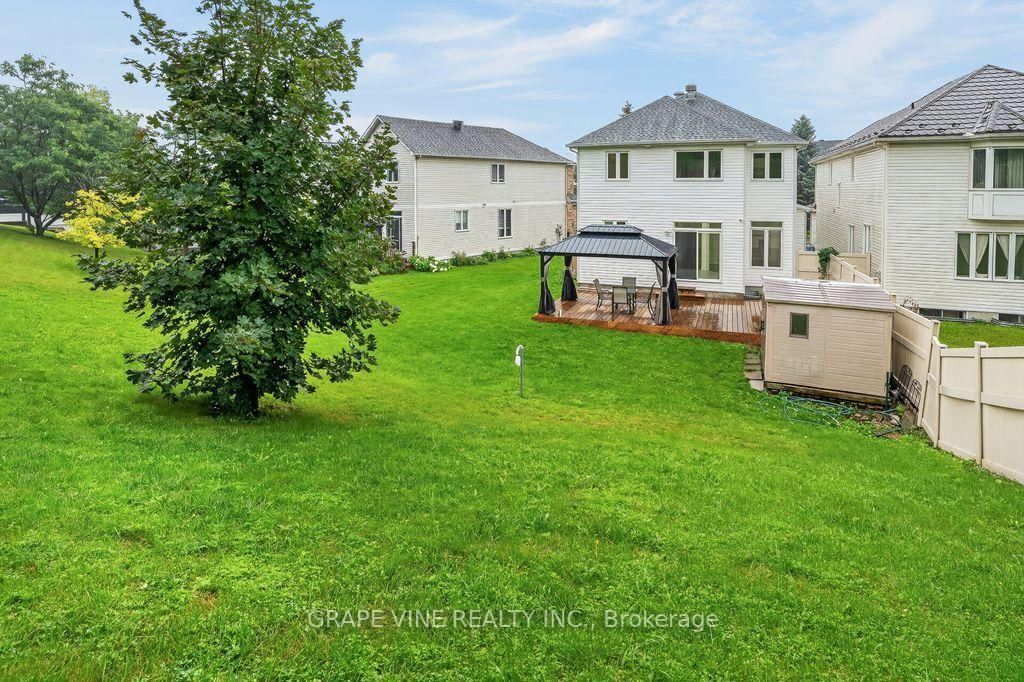 105 Rowallen Place • Ottawa, ON photo 35