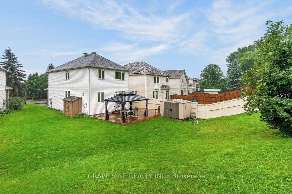 105 Rowallen Place • Ottawa, ON photo 36