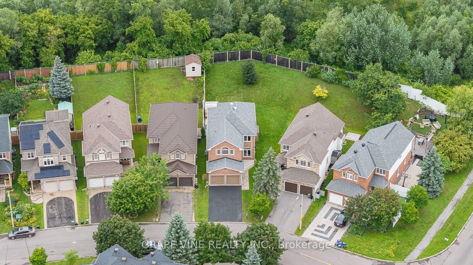 105 Rowallen Place • Ottawa, ON photo 44