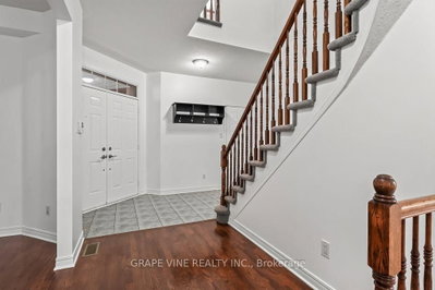 105 Rowallen Place • Ottawa, ON photo 5