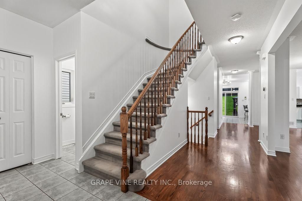 105 Rowallen Place • Ottawa, ON photo 6