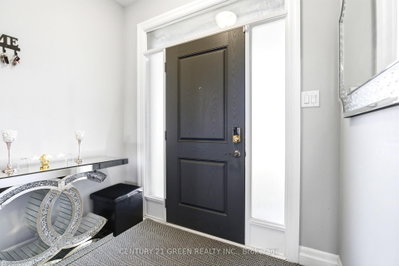 2824 DOYLE Drive • London South, ON photo 8