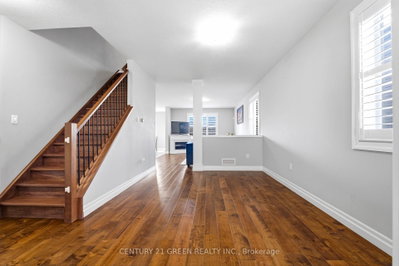 2824 DOYLE Drive • London South, ON photo 9