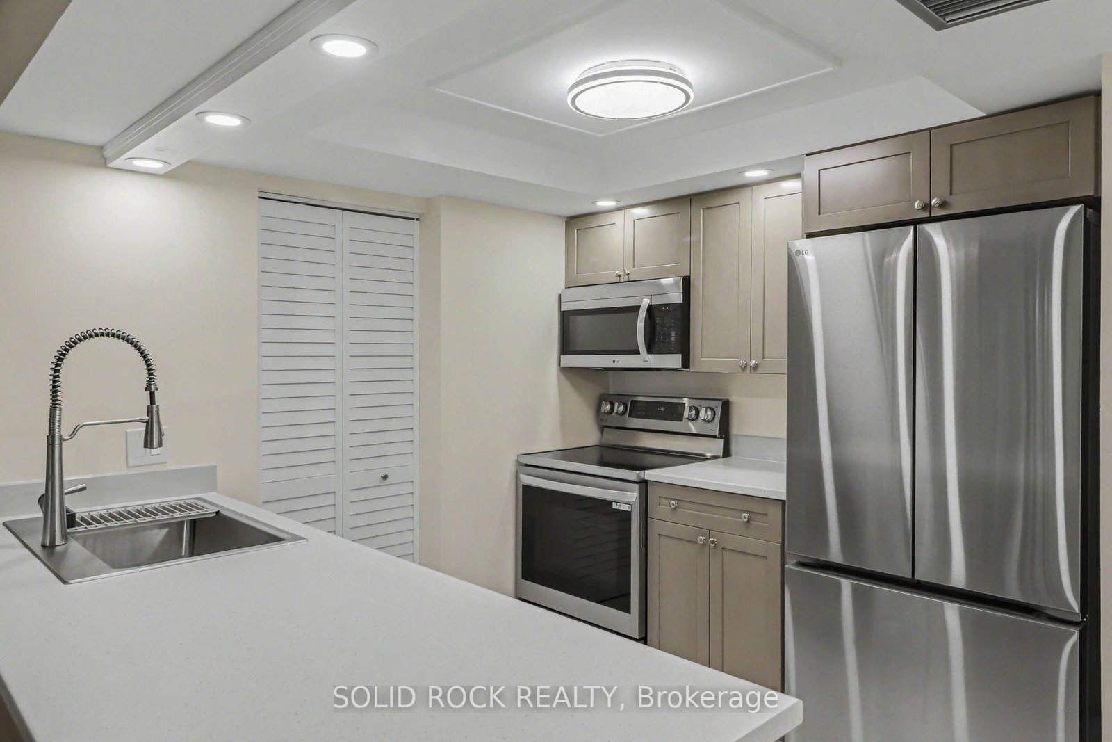 30 CHARLEVOIX Street • #303 • Ottawa, ON photo 10