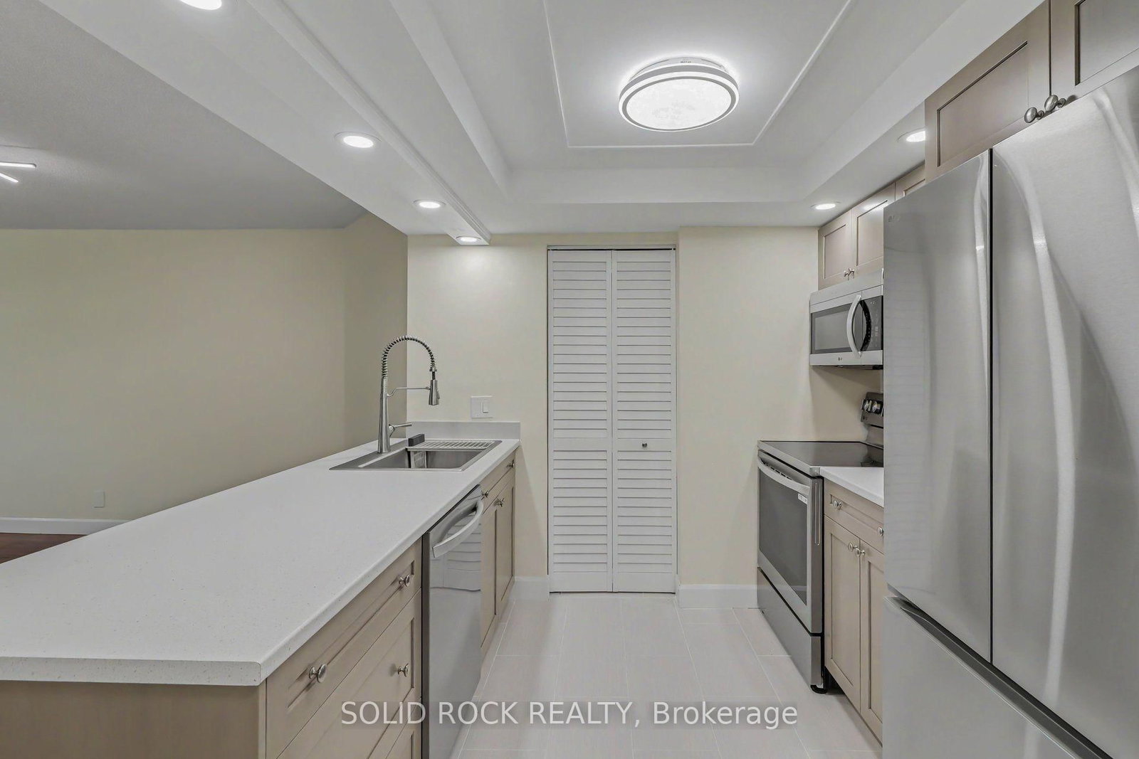 30 CHARLEVOIX Street • #303 • Ottawa, ON photo 11