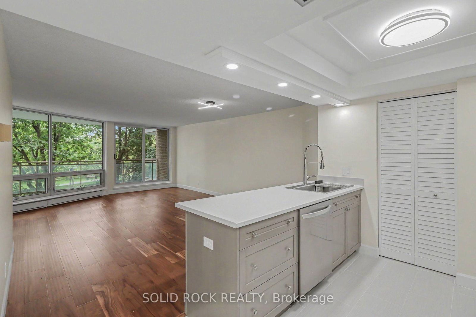 30 CHARLEVOIX Street • #303 • Ottawa, ON photo 12