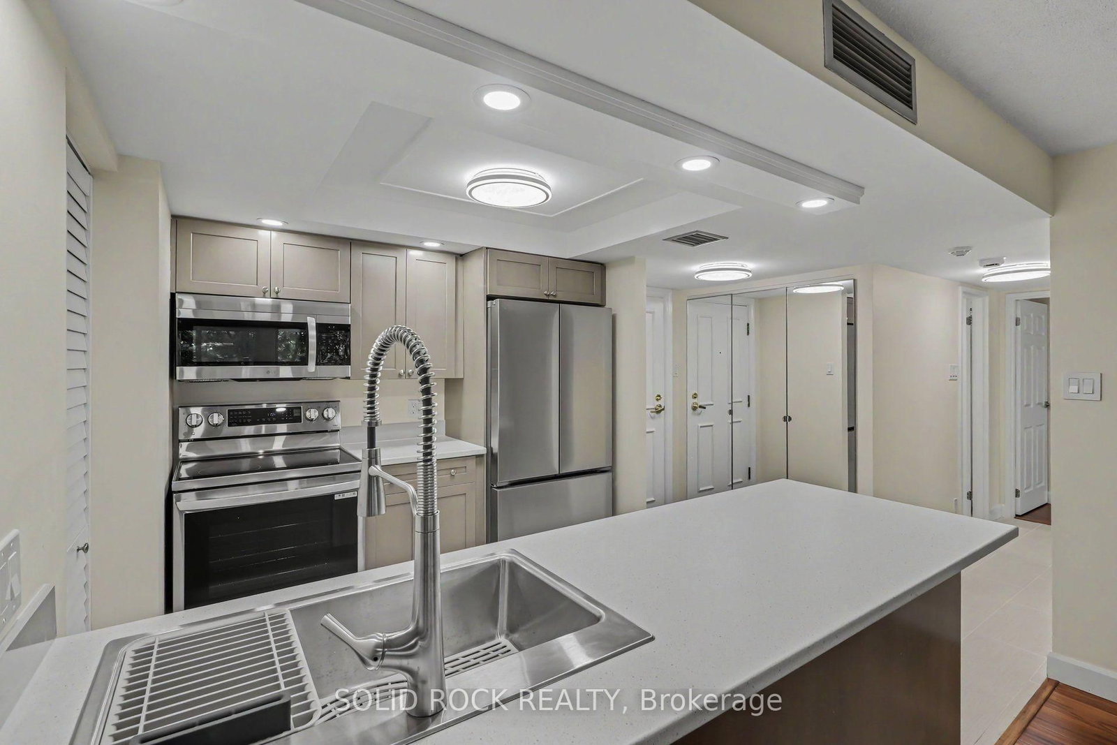 30 CHARLEVOIX Street • #303 • Ottawa, ON photo 13