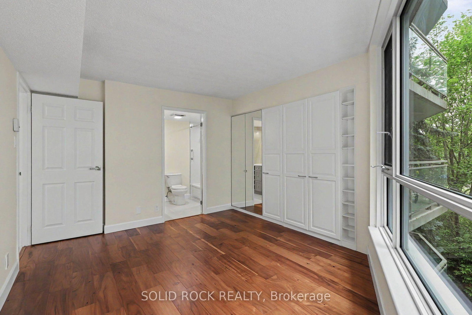 30 CHARLEVOIX Street • #303 • Ottawa, ON photo 15